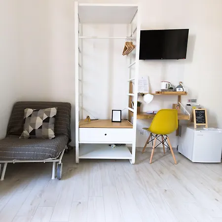 La Casa dei Treni Affittacamere city rooms for travel lovers-3